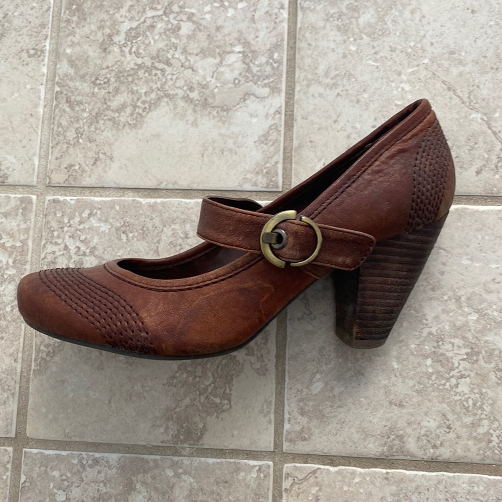 Leather Nicole heels